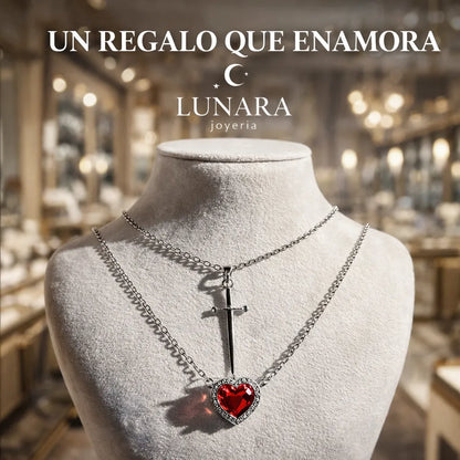 REGALO PERFECTO PARA PAREJAS – COLLAR CORAZÓN + DAGA CON DISEÑO QUE SE UNE